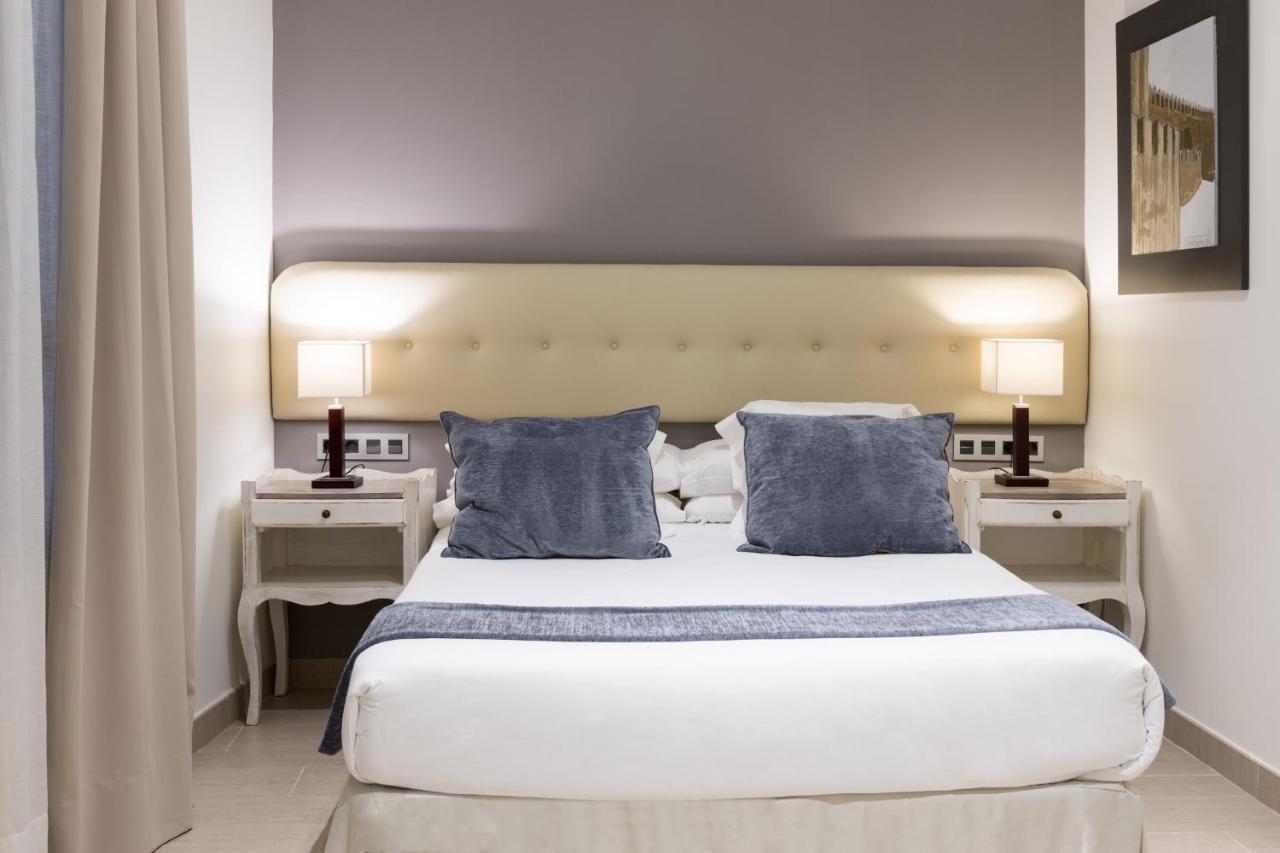 Welldone Cathedral Suites เซบีญา ภายนอก รูปภาพ